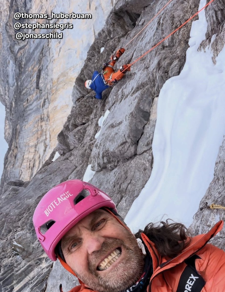 CarlosGarranzo's tweet image. Tomas Huber regresa a la cara norte del #Eiger para intentar terminar su proyecto "Memoriam", un tributo a algunos de sus amigos que nos dejaron en los últimos años: Julian Zanker, David Lama, Dean Potter, Hansjorg Auer, Ueli Steck y Jeff Lowe.
👉 instagram.com/p/DV868w_DZFi/
