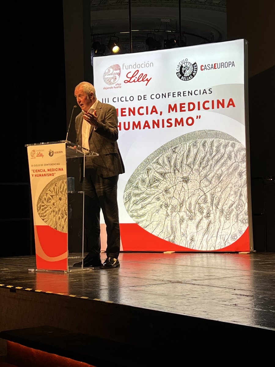 LluisMontoliu's tweet photo. Gran “finale” del III ciclo de conferencias de Ciencia, Medicina y Humanismo. Fernando R. Lafuente nos ha recordado la ciencia del cine, con Metrópolis, Frankestein, 2001, Blade Runner, Yo Robot, Desafío Total… y con tres piezas musicales cinéfilas interpretadas por #Dalmare https://t.co/UafaqbtAb3