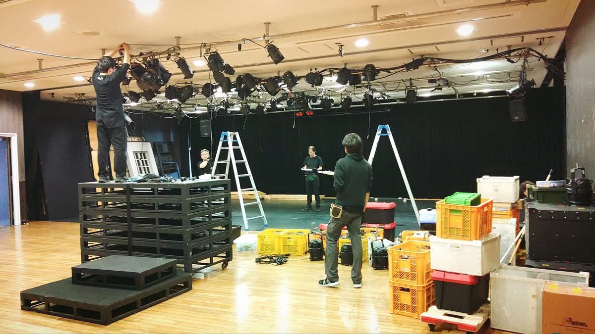 kinder_space's tweet photo. 昨日はペガサスに入り、舞台作り、客席作り。
客演さんやお友達にも搬入や舞台作りのお手伝いをいただく。感謝🙏
北とぴあペガサスホール。
18日から。
「君にむかいて光る星」

・公演サイト
https://t.co/LbyQ3sv0Cb
・こりっちチケットサイト
https://t.co/Ho67lC2Zau https://t.co/0y1pHzcaWv