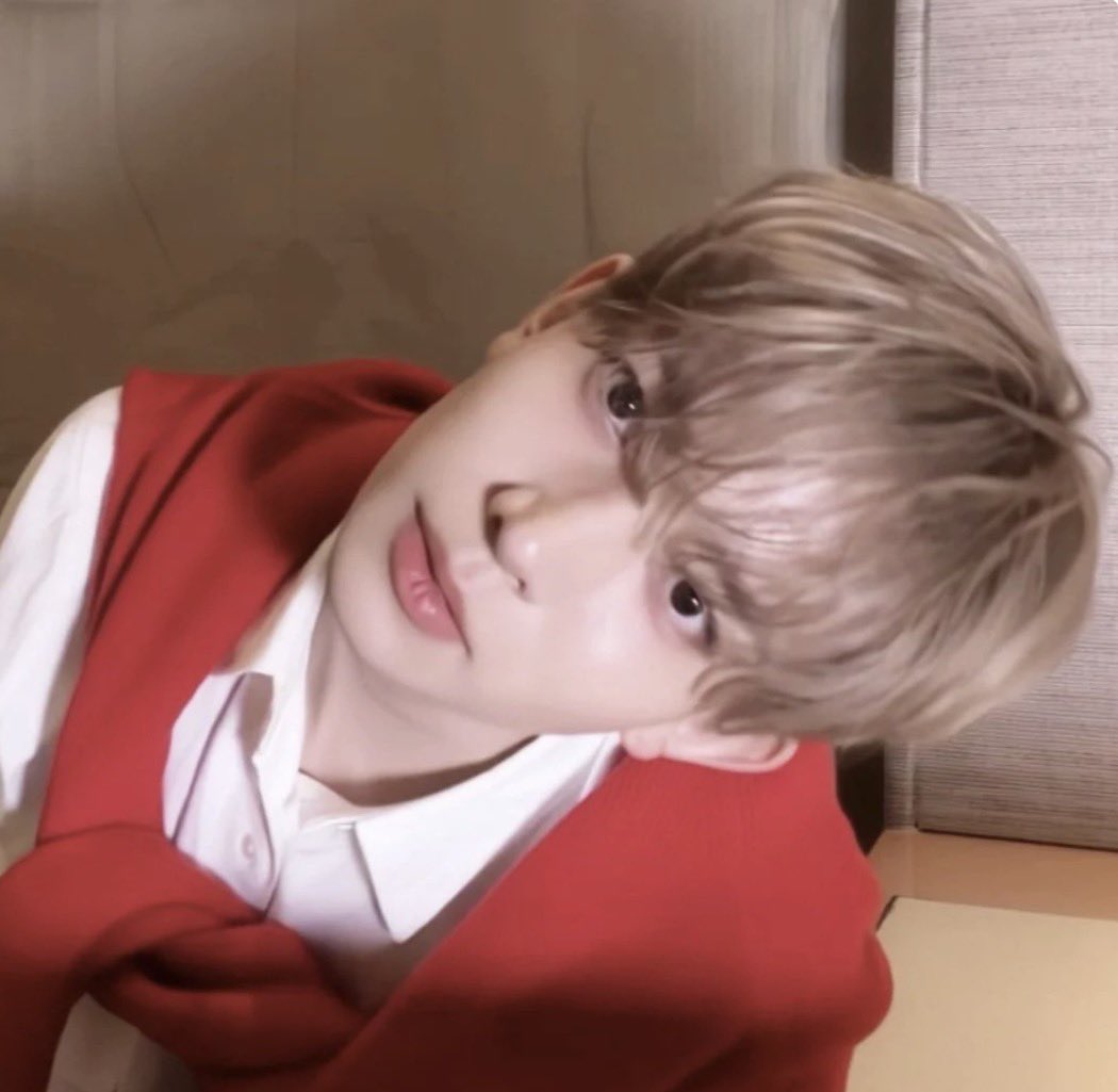 HEE LOVES BREAD tweet media