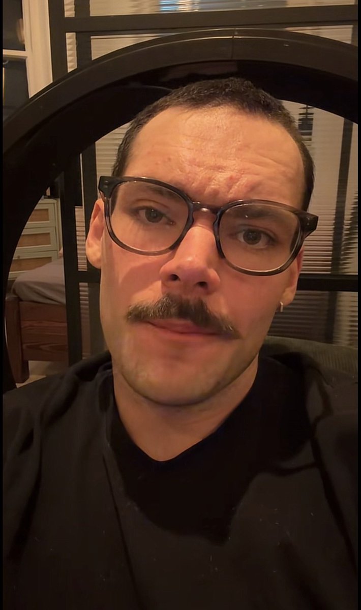 ems🧑‍🦲 tweet media