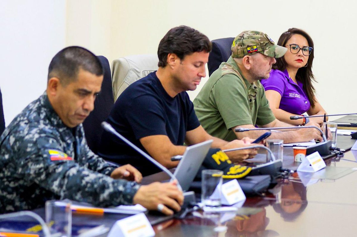 incluido el toque de queda en varias provincias.
El Gobierno Nacionar articula acciones firmes para golpear a las estructuras criminales y recuperar la paz para las familias ecuatorianas.