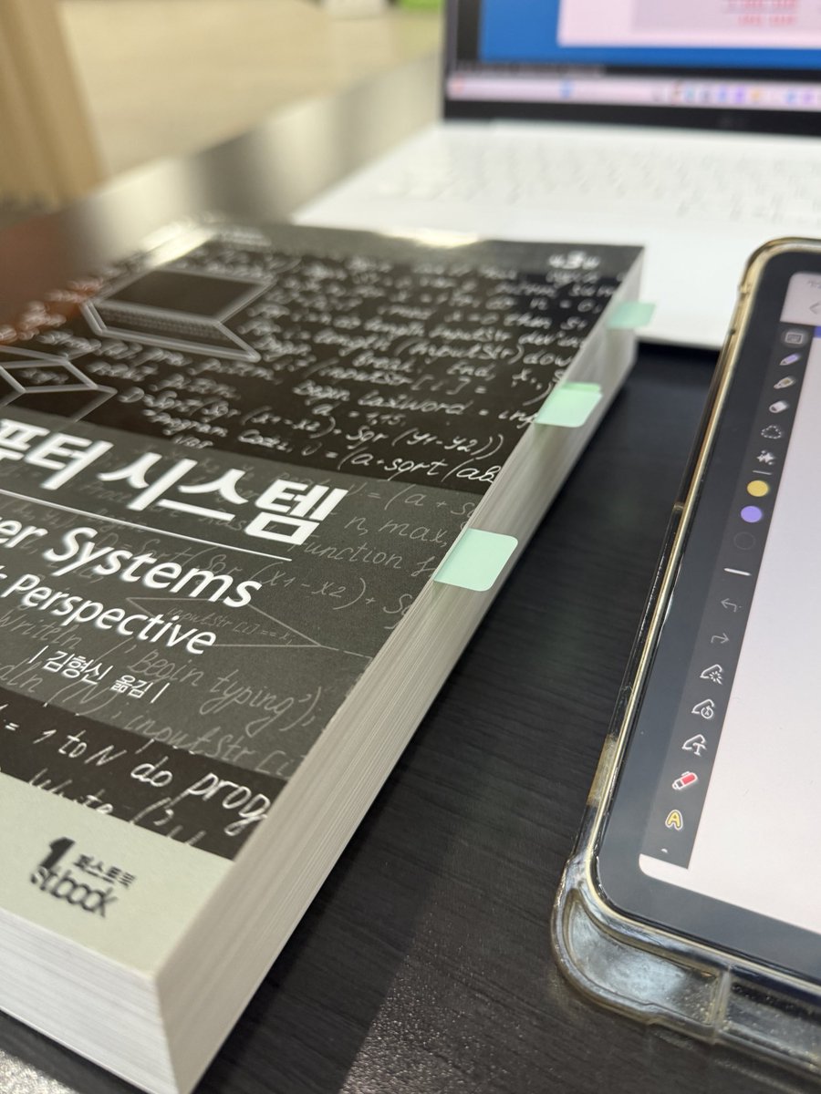 yoieeil's tweet photo. 전공책 두께 진심 미친듯 https://t.co/FKWubjQZaj