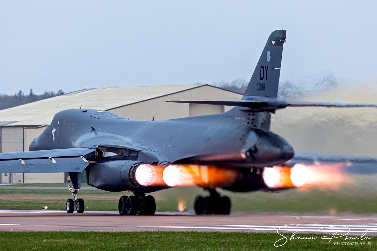 ShaunPsaila1's tweet photo. Some more bomber action from RAF Fairford during Operation #EpicFury, with my highlight being B-52Hs armed with AGM-158 cruise missiles. https://t.co/ah1j1EannX