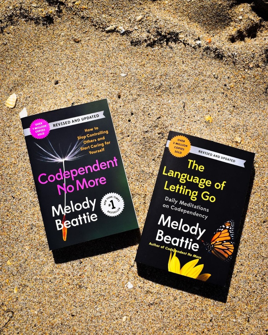 MelodyBeattie's tweet photo. Two powerful companions for the healing journey.
One helps you recognize the patterns. The other helps you release them.
#MelodyBeattie #CodependentNoMore #TheLanguageOfLettingGo #HealingJourney https://t.co/KgrJAhXAea