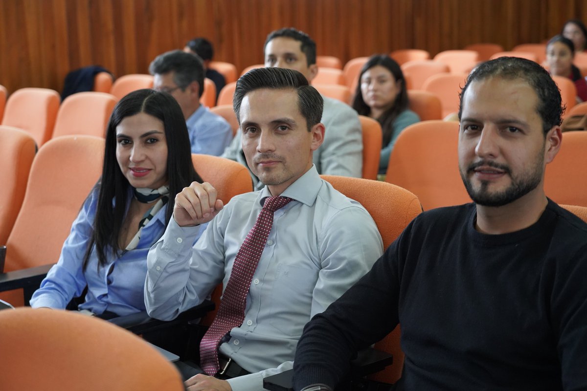 ¿Qué pasó en la sede #Cuenca? 🤔

👨‍🏫 Iniciamos las Jornadas Formación Docente (Periodo 68). Este ciclo tiene un enfoque estratégico: la integración de la Inteligencia Artificial en los procesos de enseñanza y evaluación. 

🗣️A través de conferencias y talleres sobre la