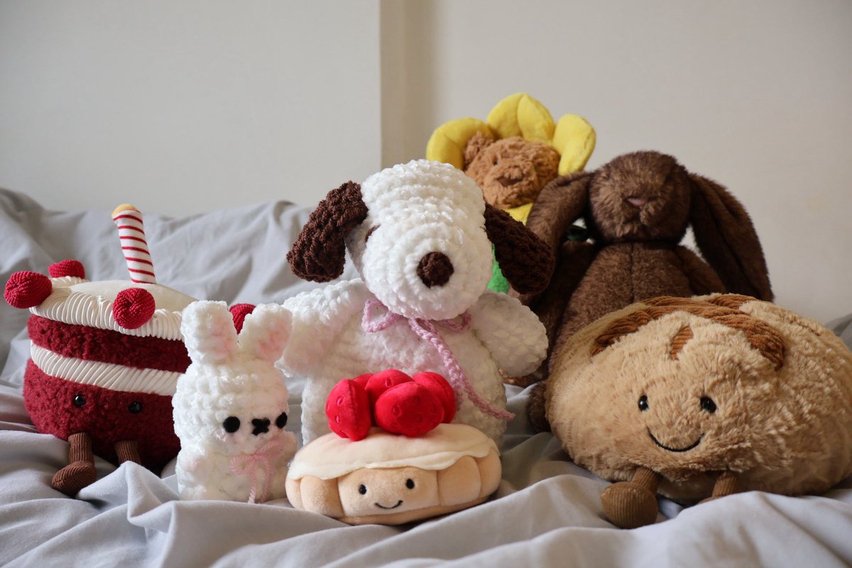 Daisy 🍒 Vgen doll/ plush commission open ✨ tweet media