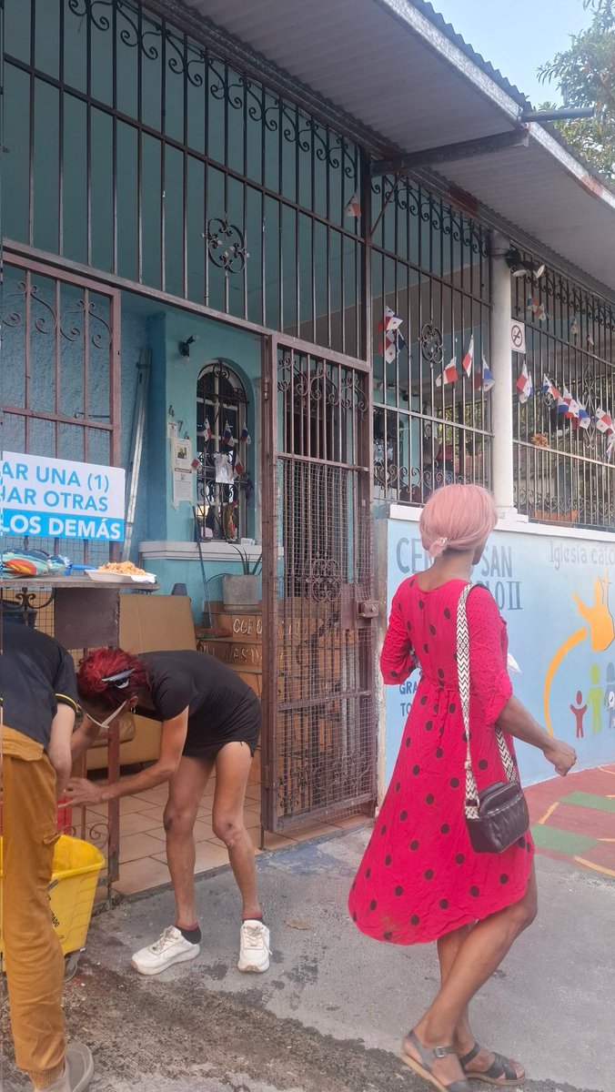 Nuestro Centro es de puertas abiertas, recibimos a personas tran en condición de calle.
Nuestra atención es especial,buscando que vivan en el camino de la recuperación.