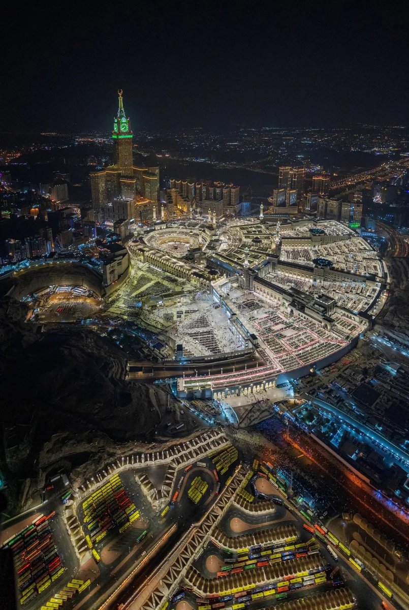 MM20SS30BB's tweet photo. اللهمَّ زِدْ هذا البيتَ تشريفًا وتعظيمًا ❤️ 🕋🇸🇦 https://t.co/7pQYSbU5KM