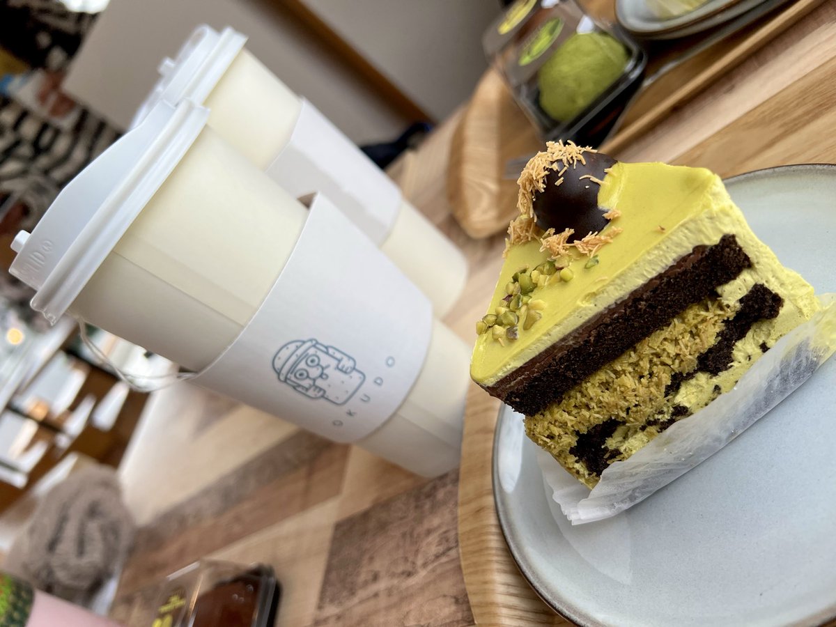 kanax728's tweet photo. 昨日新大久保行ったよ～！✨
めるるが行ってたドバイチョコ寿司のお店、隣のお店で通り過ぎたわ🤣🤣

ドバイチョコケーキと、ドバイチョコ餅食べたから、今度は寿司行こっかな🍣笑 https://t.co/C3qjFILnKE