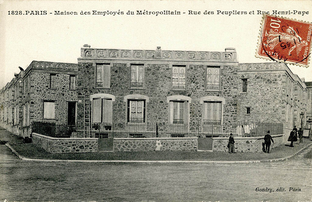HistoireParis17's tweet photo. @ParisHistorique @mairiedu13 @jerome_coumet Il faut préciser que l'ensemble de ces bâtisses jumelles construites entre les rues des Peupliers, Henri Pape et des Moulins des Près pour les employés du Métropolitain avec des toits plats, ont déjà été pratiquement toutes surélevées par des combles depuis de longues années... https://t.co/g3z71hzSRH