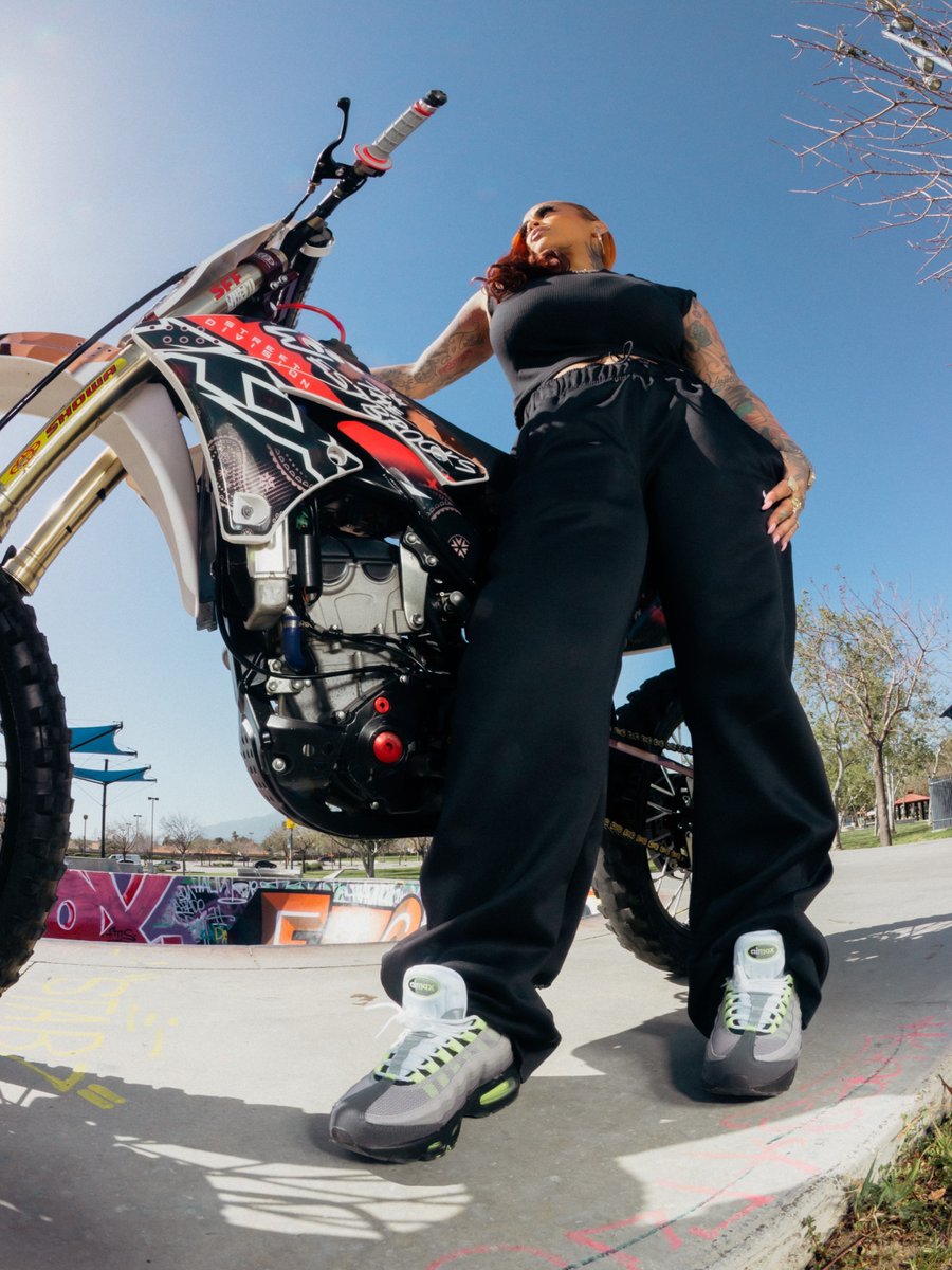 Shiekh.com tweet media