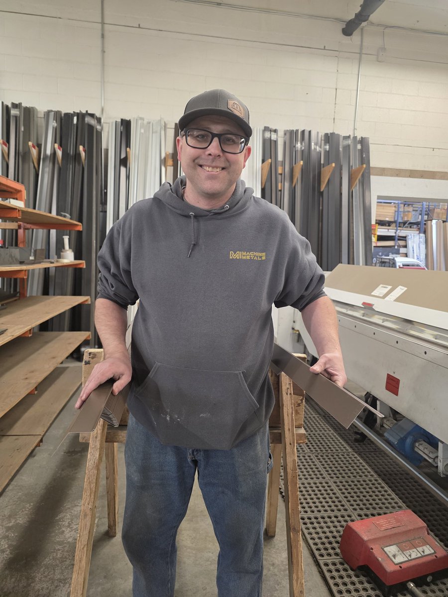 MachineMetals's tweet photo. Starting the week off strong! 🦾 Today in the shop, Dave is busy bending custom angle roof edge and gable roof edge!
Whether you need a standard fit or a completely custom dimension, we’ve got you covered.
#MachineMetals #YQL #RoofEdge #CustomMetal #MetalExperts https://t.co/wvqG2n7Igk