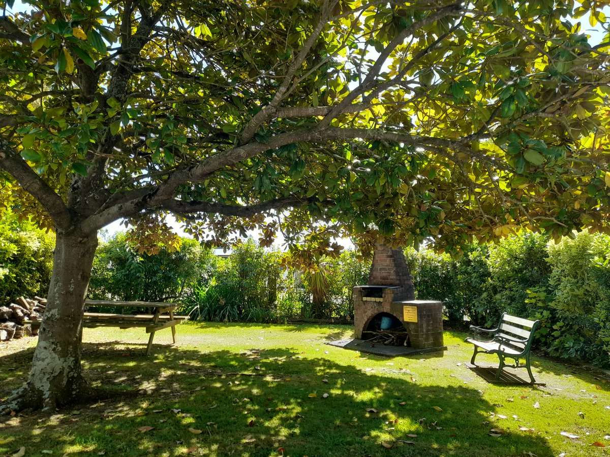 Good morning 👋🏽 lovely  people. 
A stop day today.
Yes! Caravans need housework, too.
A nice spot to sit &amp; ponder.
Home Friday😁