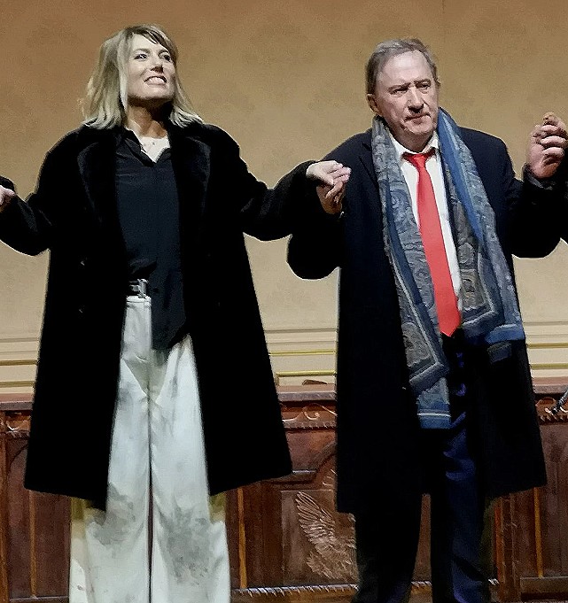 culturenetinfo's tweet photo. [Théâtre] André Marcon est Ubu Roi 
Dans une mise en scène de Daniel Benoin au théâtre Anthéa.

Jusqu'au 21 mars, la célèbre pièce d'Alfred Jarry avec  André Marcon qui interprète ce personnage tyrannique, violent, cupide et avide de pouvoir. Un rôle magnifique mais difficile car la langue de Jarry est riche en néologismes. Outre le fameux « merdre » que le père et la mère Ubu répètent à l'envie tout au long de la pièce, Jarry multiplie les expressions savoureuses telles « De ma chandelle verte » ou encore « corne de ma gidouille ». Farce, comédie, tragédie, satire, Ubu Roi est un peu tout cela à la fois...
https://t.co/o8EOWabT5U
@theatreanthea
