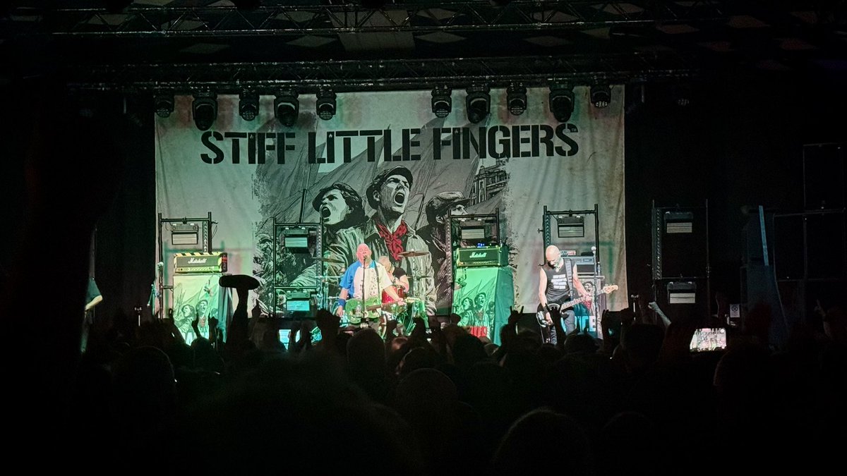 alistairgilli10's tweet photo. Another great night at the The Barrowlands with a blistering set from Stiff Little Fingers 🎸 #MusicLover #music #Glasgow #barrowlands https://t.co/yX2oIiH10F