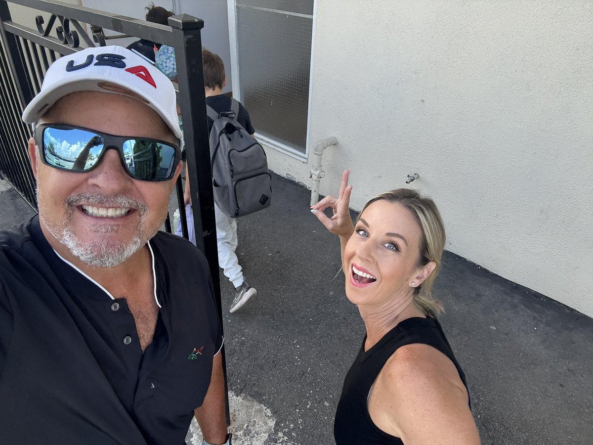 wdlyon's tweet image. I've been driving America 🇺🇸 and Canada 🇨🇦 for the past 6 years ... looking for those people!

My Conclusion:  THEY'RE EVERYWHERE!!!  👊🏼👍🏼

#SelfieWithaStranger 🤳