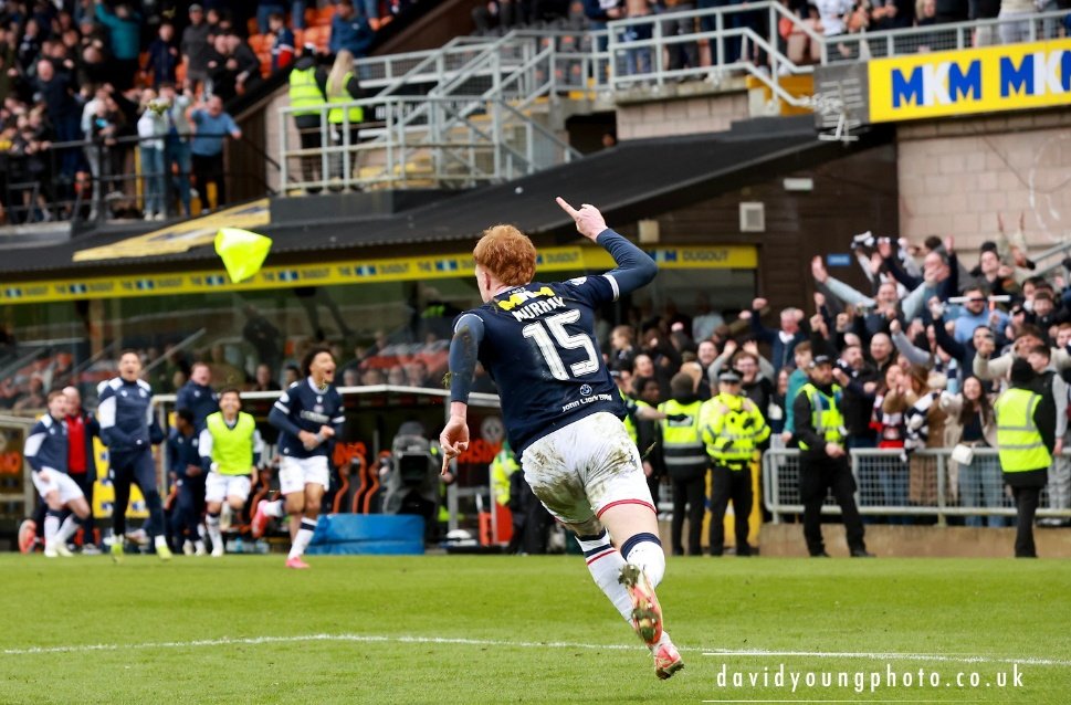 📅 OTD 2025 | Dundee Utd 2-4 Dundee

🟦 Jordan McGhee (17)
🟦 Scott Tiffoney (23)
🟧 Glenn Middleton (31)
🟦 Jordan McGhee (39)
🟧 Kristijan Trapanovski (49)
🟦 Simon Murray (pen.) (97)

🔗 deearchive.co.uk/matchdetails.p…

📸 David Young