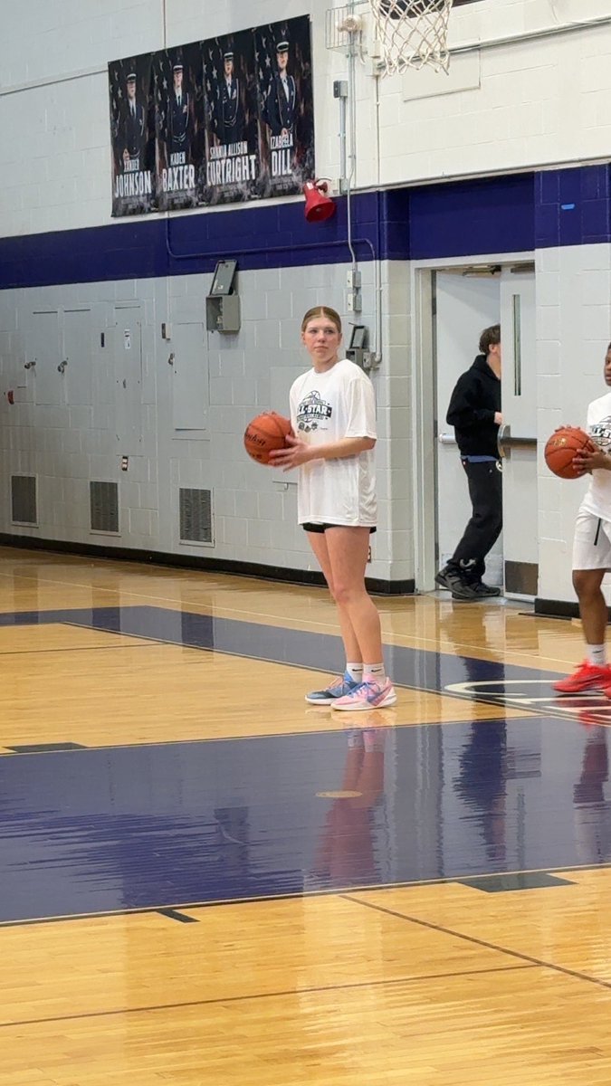 Lincoln East Girls Basketball tweet media
