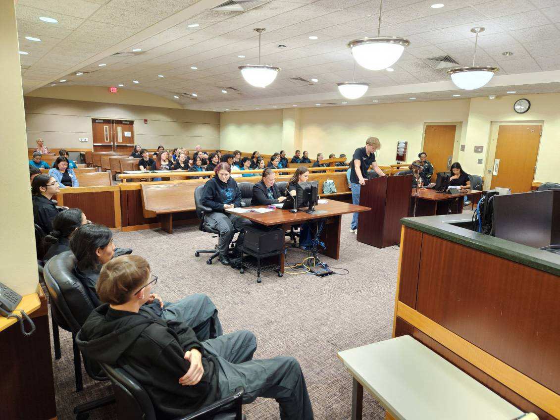 SWFLCourts's tweet image. We recently welcomed students to the Lee Co.  Courthouse for another Junior Achievement Day! This time with about 50 students from Ida Baker High School and East Lee County High School. 👏 Thank you to Lee Co. Judge Javier Pacheco for assisting! 

#SWFL #SWFLCourts #MockTrial