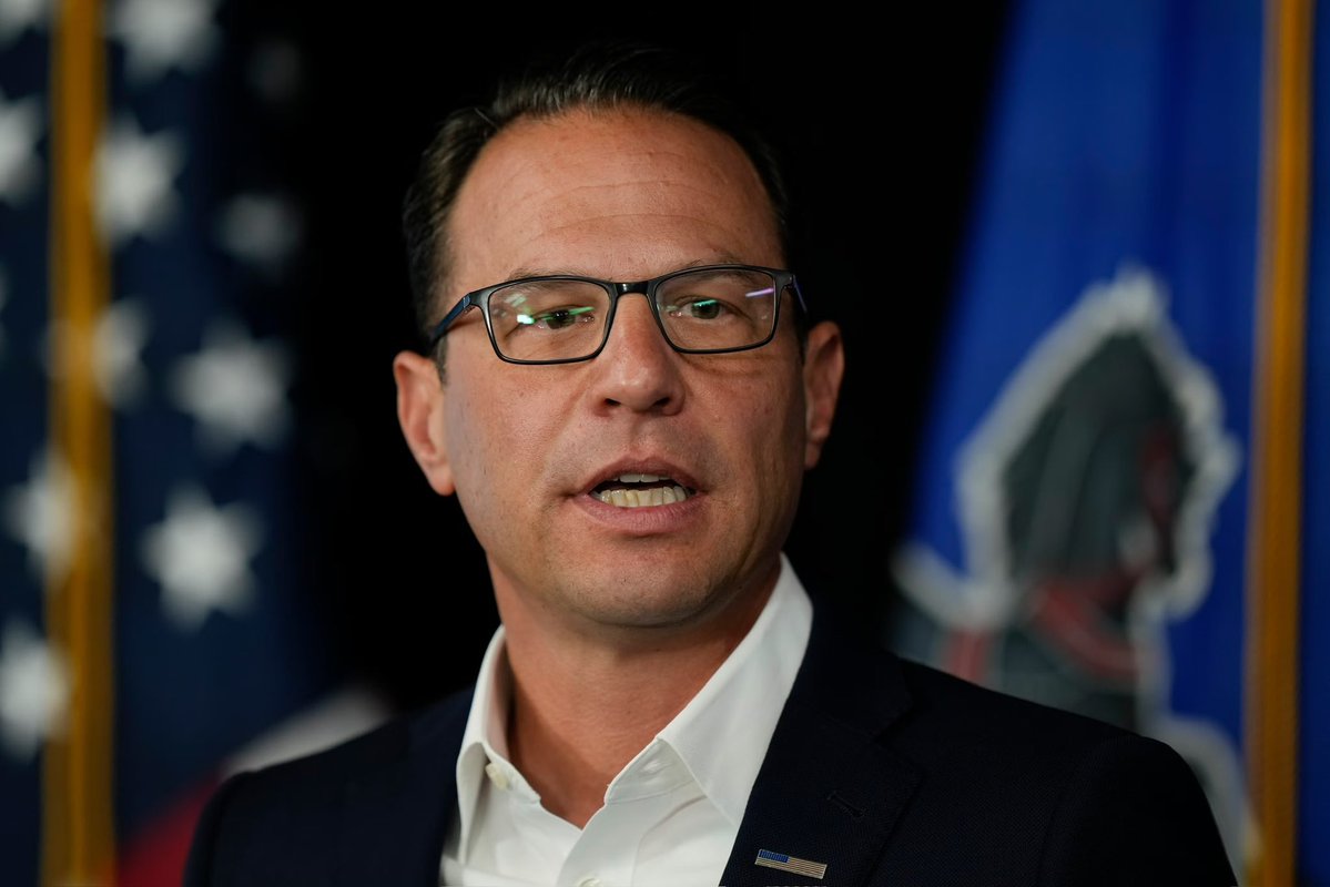 Politics & Poll Tracker 📡 tweet media