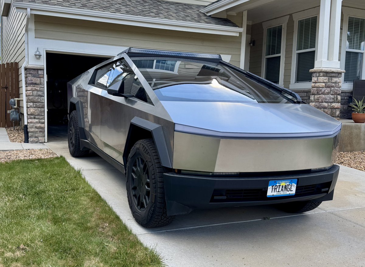 Triangle tweet media