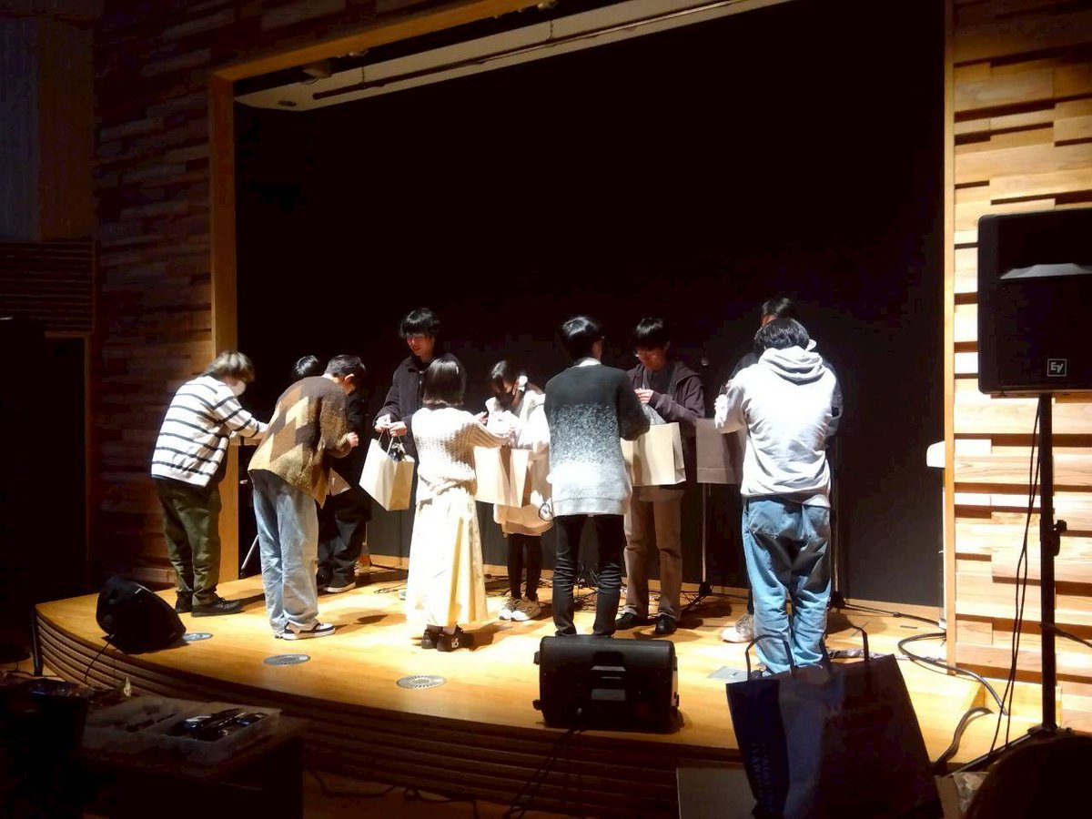 acp_growing's tweet photo. 先日、卒業ライブがありました！
この日は、「卒業」という1年の中でも特別な時間であり、先輩方の勇姿を普段とはちがう角度で目に収めることができました。そしてこのメンバーでいられることの幸せを強く感じることができました。本当にお世話になりました。
先輩方、ご卒業おめでとうございます🎉 https://t.co/yZCm3RsS3y