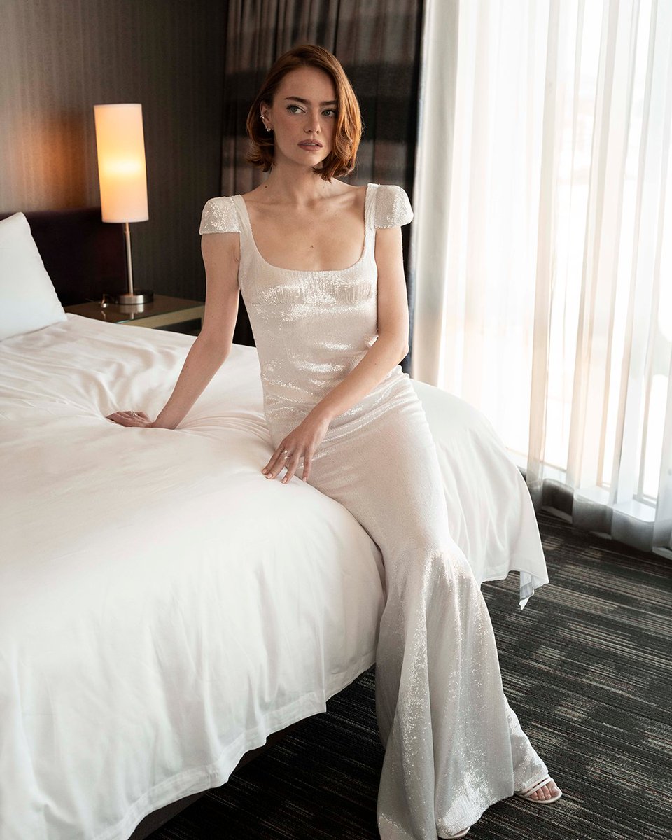 LouisVuitton's tweet image. 98th Academy Awards. Louis Vuitton dressed House Ambassadors Emma Stone, nominated for Best Actress for her role in "Bugonia", and Zendaya, who presented the Best Director award, in custom creations by Nicolas Ghesquière.

#EmmaStone #Zendaya #NicolasGhesquiere #LouisVuitton