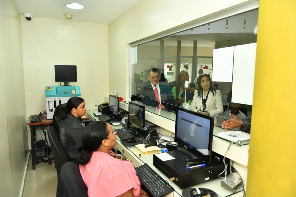 juntacentral's tweet image. Como continuidad a la ruta de supervisión de los Centros de Cedulación en el marco del proceso de renovación de la #NuevaCédula, el presidente de la #JCE, Román Jáquez Liranzo (@RomnJquez), realizó este lunes un recorrido por las dependencias ubicadas en la avenida John F.