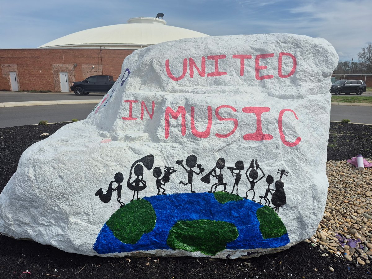SCNMHS2023's tweet photo. A few of our NMHS Members had a blast painting 'The Rock' at SCHS in honor of 'Music In Our Schools Month' and using the National Association for Music Education's Theme: "United In Music."💜🎼
#MusicInOurSchools #UnitedInMusic #MusicIsImportant #MusicCanChangeTheWorld https://t.co/LwFTzfGBIX