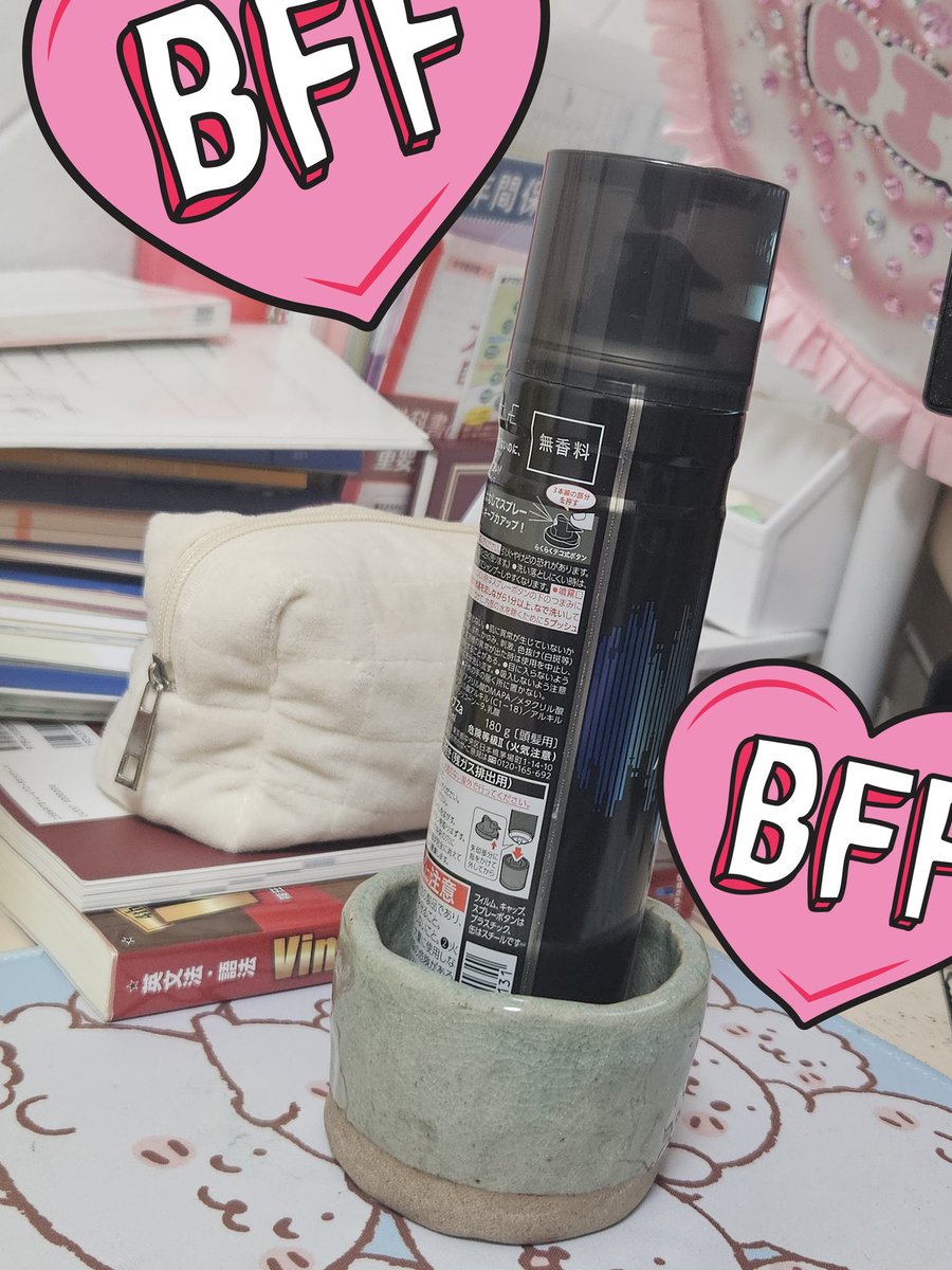 RINNA_Vo's tweet photo. みんなおはよう‼️
修学旅行で作った湯のみが届きました✨
お口が広すぎてケープ入れになっちゃった💦

それと、、今日気づいたんだけど、ツイキャス以外の配信サイトでする時に配信ツイートしてなかったからXから飛べなかったね🥲ごめんねm(._.)m 
今日はツイキャスで20時から配信するよ〜きてねん https://t.co/tgmhhAnUFc