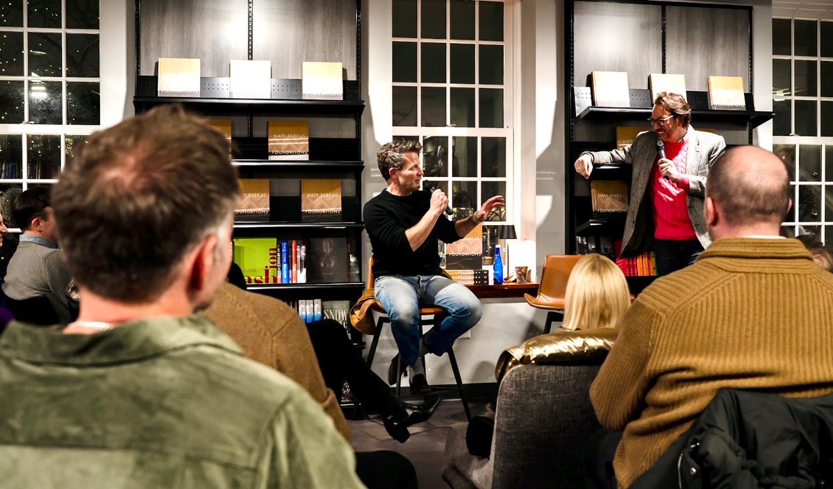 marcadelman's tweet image. The most "GET EXCITED" conversation ever w/
@NateBerkus about his NYT Best Seller: Foundations: Timeless Design That Feels Like Home. Design. Memory. Meaning. Storytelling.  

Thank you Jodi Goldstein and @harvardcoop
for putting together such a special night.