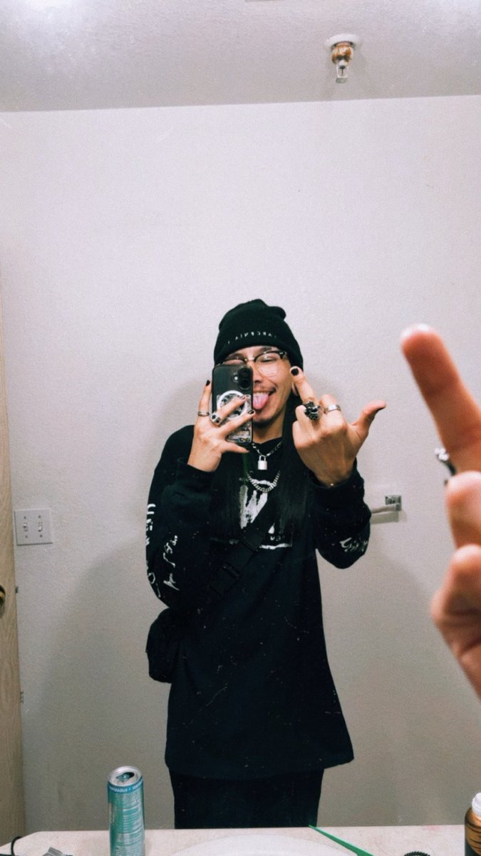 Rxttinq's tweet photo. Fit check😜🖕🏼 https://t.co/Zur6Q5gZYa