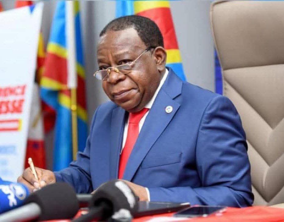 🚨 Fake news 

Bahati Lukwebo n’a pas démissionné !

Il demeure 2ᵉ vice-président du Sénat

C’est ce qu’affirme le secrétaire général chargé des questions politiques de son parti

La lettre qui circule est un faux

« Il demeure dans l’Union sacrée et au bureau du Sénat »,