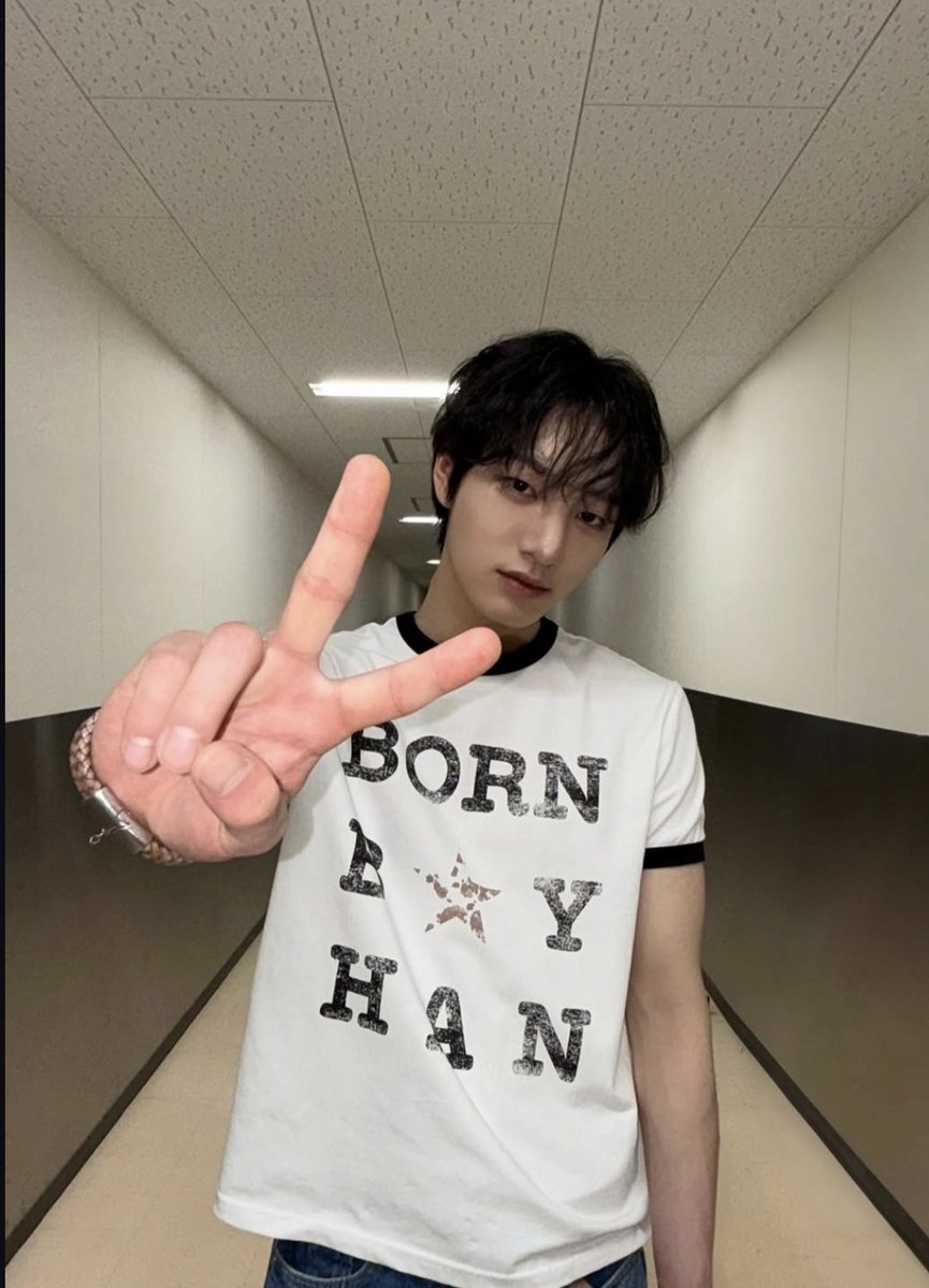 ᵎᵎ 160326 -> Instagram ᵎᵎ

{✌️됴쿄🇯🇵완.!! }

↱🦊

cr. MCND_Official on Instagram

#MCND #엠씨엔디 #Huijun #휘준