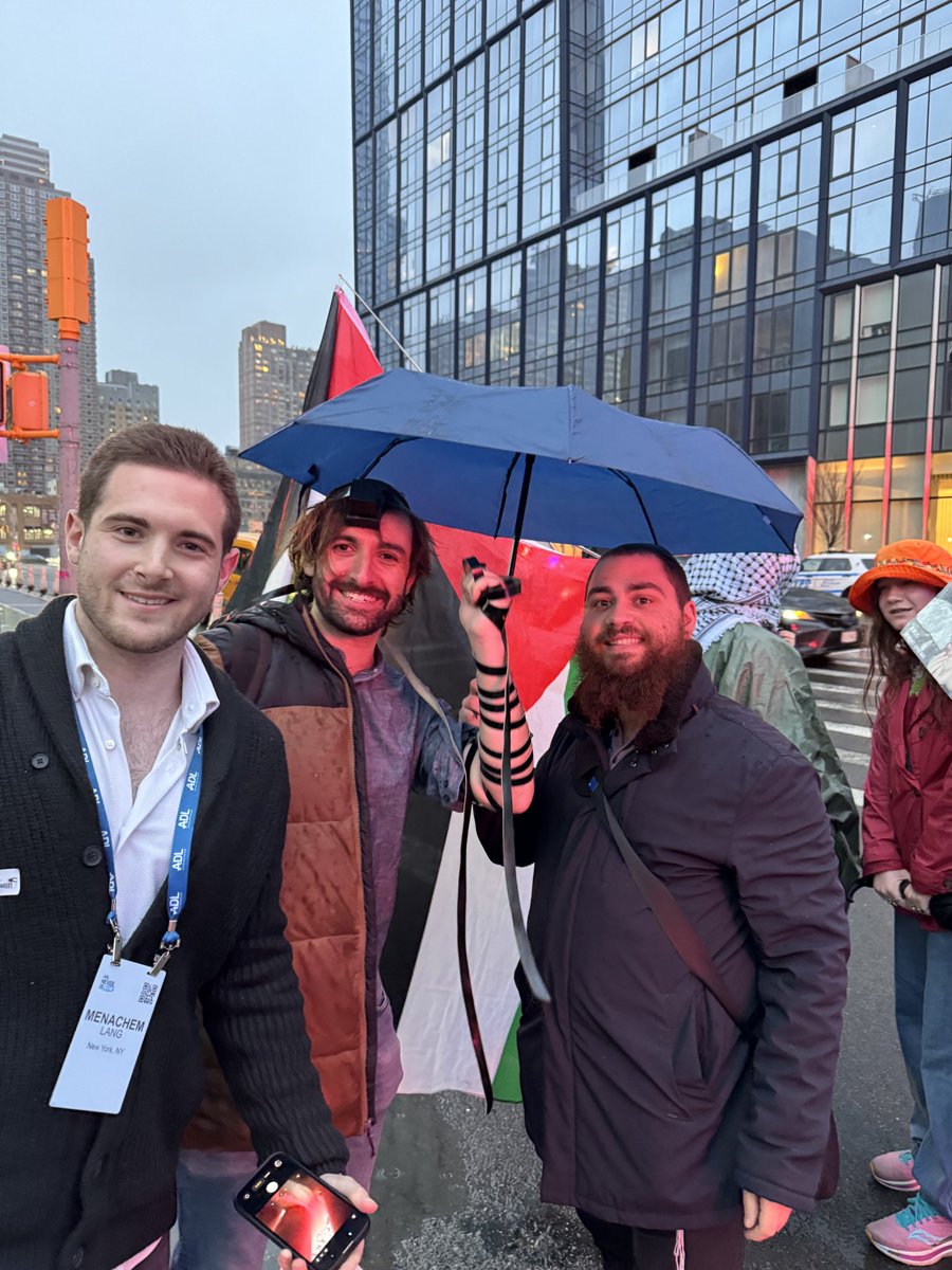 Yossi Farro tweet media