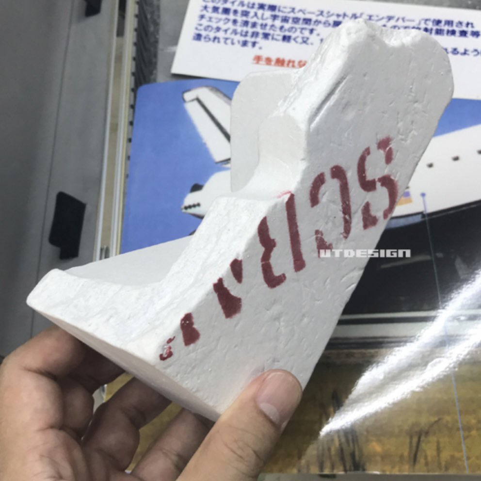 utdesign's tweet photo. 私のサイト #utdesign でご紹介してきた腕時計をページの古い順から掲載していくシリーズ その81。いわゆるスピマスの様に「宇宙に行った物と同じ」ではなく、実際に宇宙空間に行き、大気圏突入の高温にさらされた耐熱タイル（最後の画像）を文字板に使用した本当の宇宙時計
https://t.co/OoXnqMeaYl https://t.co/wtWMtHkA90
