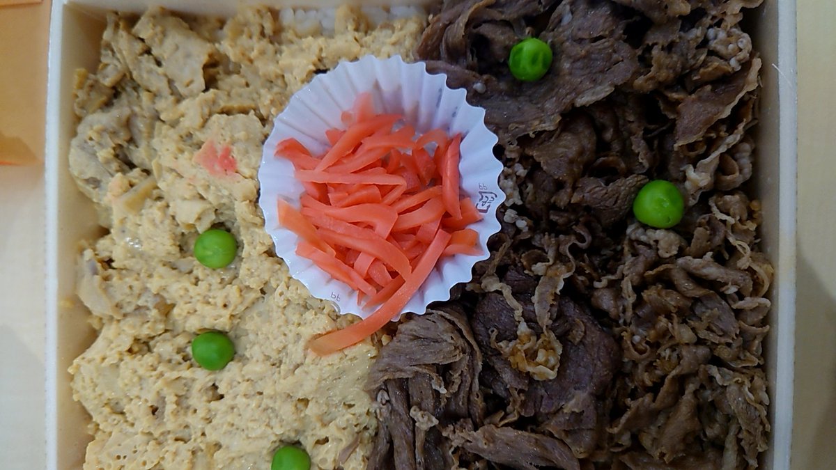 4日前の現場メシになってしまった本日の現場メシ(昼と夜)。
朝はおにぎりセット(撮り忘れ)。

この日と前日は某CMの撮影現場だったのですが、どうやら芝居がハマったようでして安心いたしました！