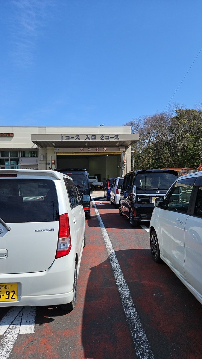 Garden_Lab's tweet photo. 昨日の午後はサンバーのユーザー車検「限定検査」前回不適合だった箇所の再検査。もちろん、完璧整備なので自信を持ってラインに入る。
ハイ、合格！
サンバー君また2年お世話になります。
#島根 #ユーザー車検 #サンバー https://t.co/ISHMbhp2yw