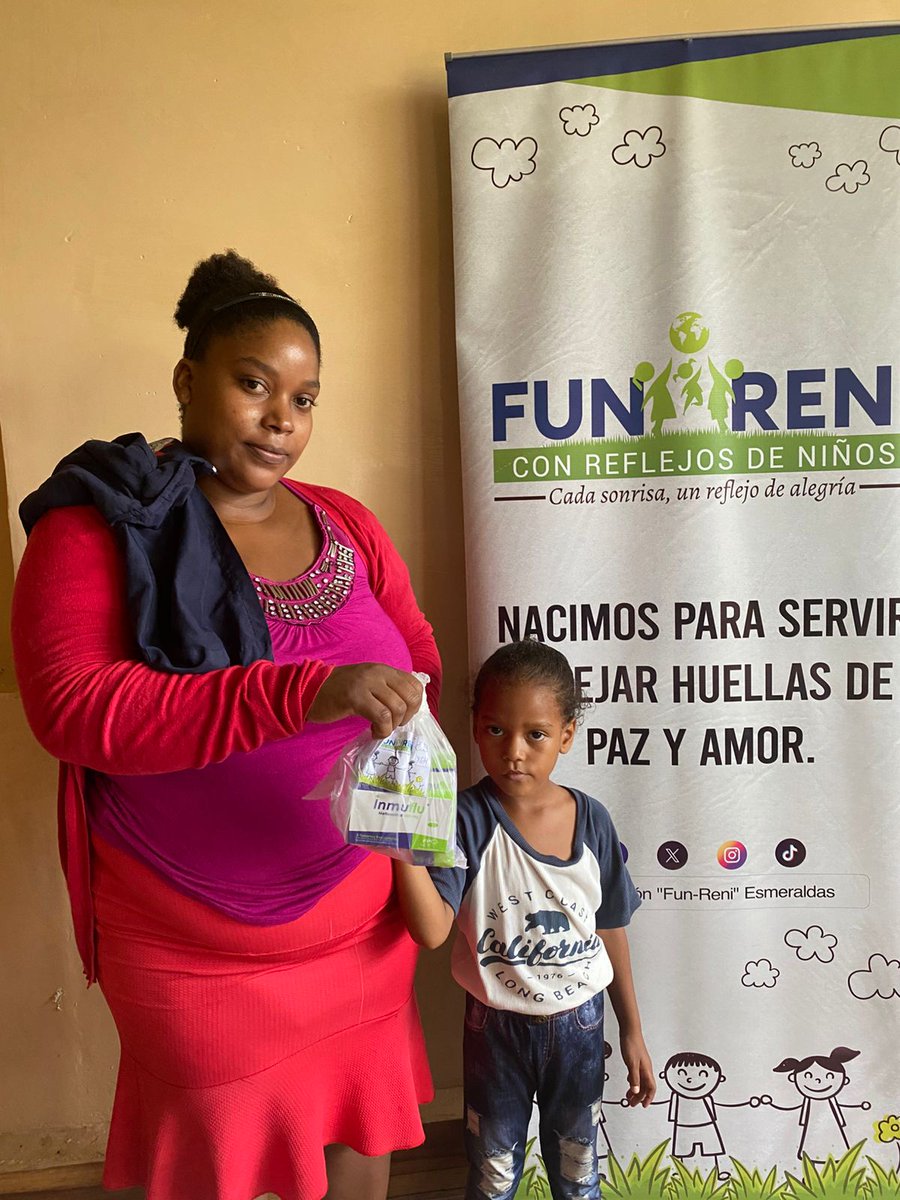 Funreni2023's tweet photo. La Fundación, junto a su presidenta, expresa su más sincero agradecimiento a la empresa @FEMSA  por hacer posible esta importante entrega solidaria, en la actual época invernal.
Recalcamos que cada kit fue preparado con responsabilidad para su correcto uso. 🫂❤️💚💪 https://t.co/ViOoWrmVTG