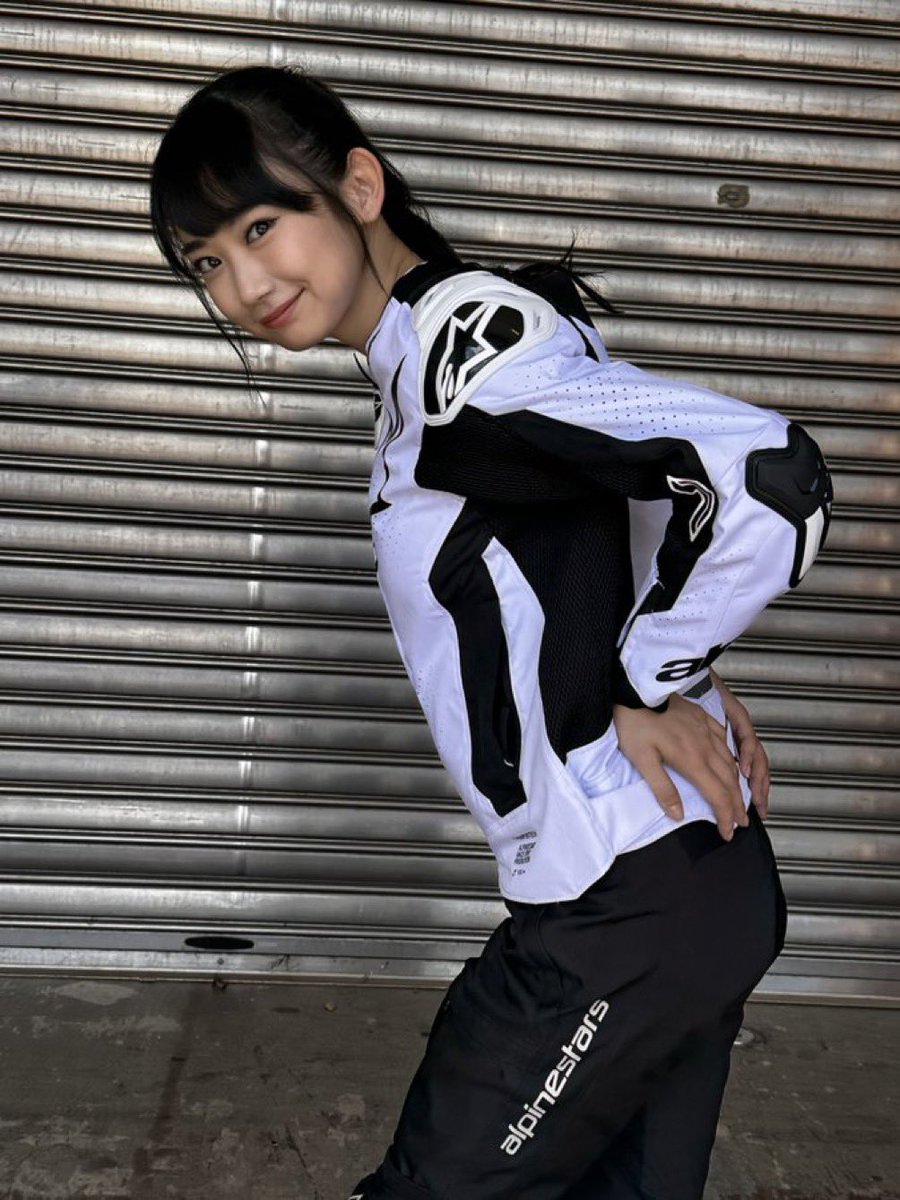nanako_aizawa's tweet photo. 【お知らせ📢】

第53回 東京モーターサイクルショー
【岡田商事株式会社ブース】に出演します🏍️

3/27(金)  11:30〜/ 14:00〜
3/28(土)  12:00〜/ 15:00〜

お待ちしております😏

#エアバッグ #岡田商事株式会社 #TechAir
#alpinestars https://t.co/5UmysXZWJW