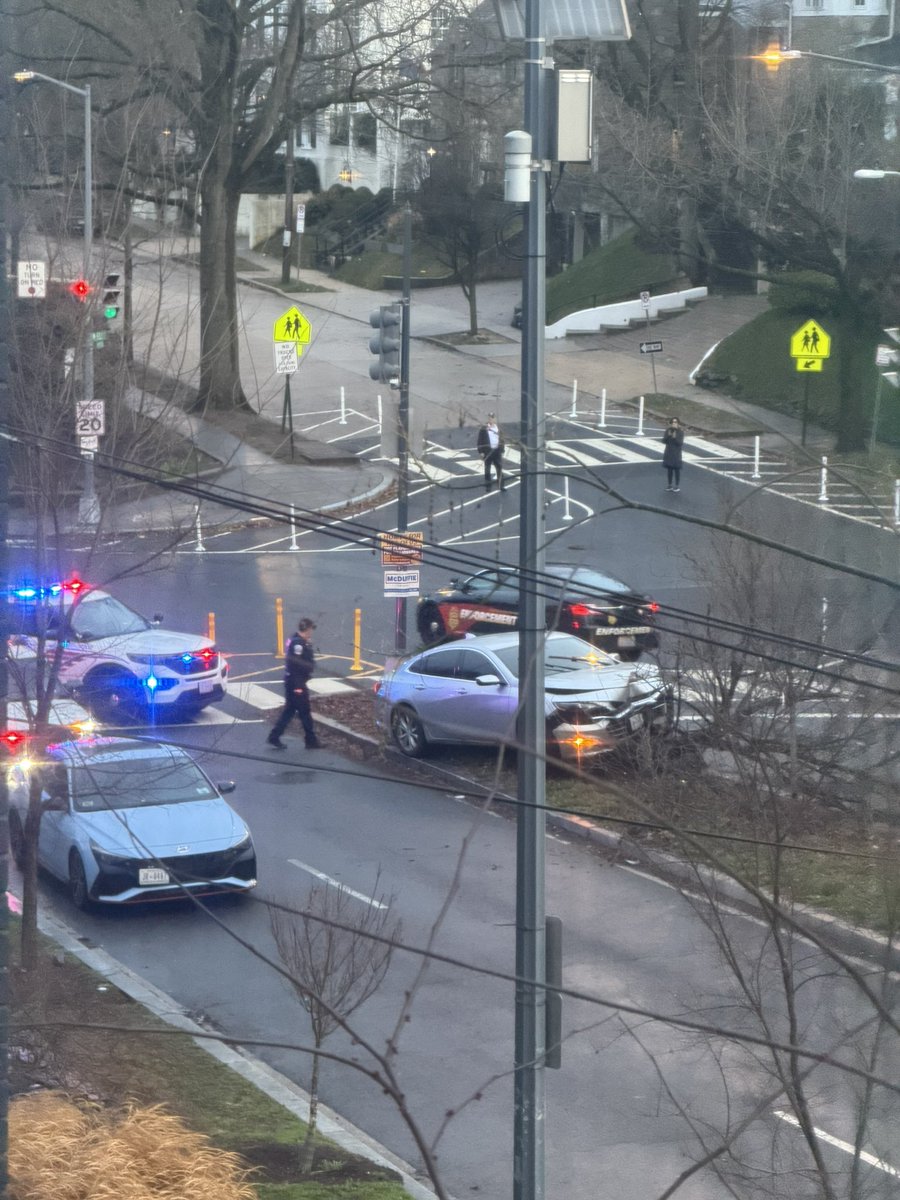 Corubetto's tweet photo. An officer with @DCPoliceDept checks on a vehicle whose driver decided brakes were optional when rounding the corner at Calvert Street &amp; Cleveland Avenue NW in the #woodleypark neighborhood near @oysteradams elementary school in @washingtondc. Does @dcdmv need stricter testing? https://t.co/Ppziwm7Fjy