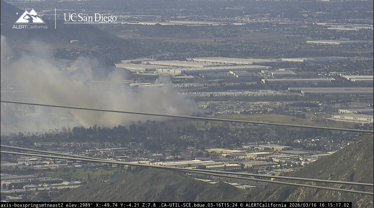 NationalWldfire's tweet photo. #BREAKING an additional 20 engines (any type) have been requested this is now a vegetation and commercial fire #MainStreetFire https://t.co/0RE9kusRNg