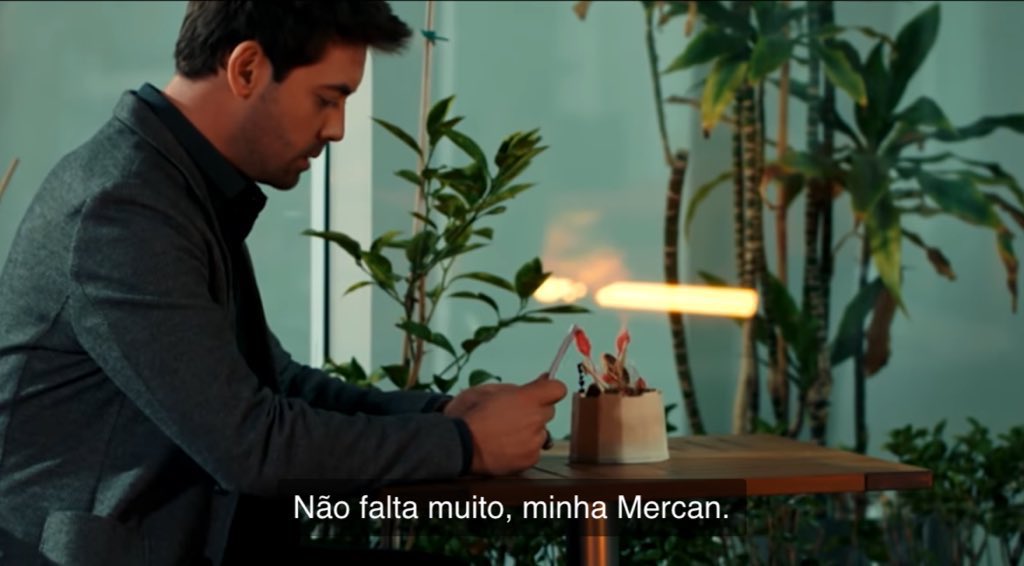 A Mercan é de 16 de maio, e o nezir colocou ela com um ano a mais do que a sinopse entregou (eu sou presa a detalhes kkkkk) vem aí o sequestro dela pra fazer com que ela “viva” com ele, Imagino que ele vai  prendê-la na tal casa, ou tentar fugir. O que acham? 👀 #Arafta #MerTeş