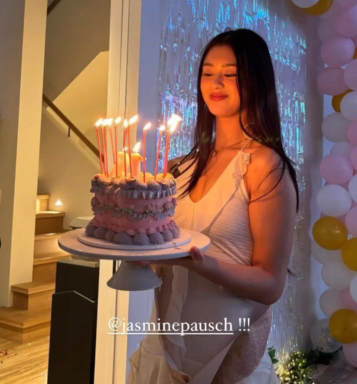mvggcentral's tweet photo. jasmine’s smile can literally light up a room 🥹 https://t.co/8UJrEV77uA