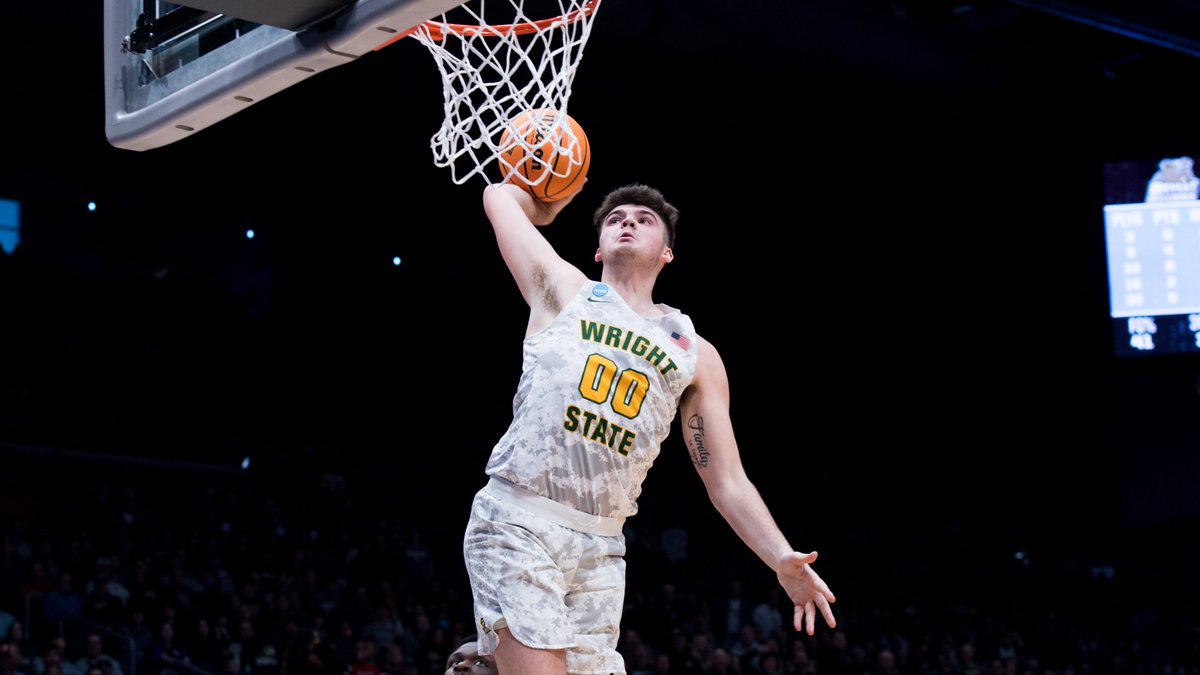 WSU_MBB's tweet photo. 𝐅𝐨𝐮𝐫 𝐲𝐞𝐚𝐫𝐬 𝐚𝐠𝐨 𝐭𝐨𝐧𝐢𝐠𝐡𝐭... 

#MarchMadness happened. 🐺 https://t.co/c8y7GucuAZ