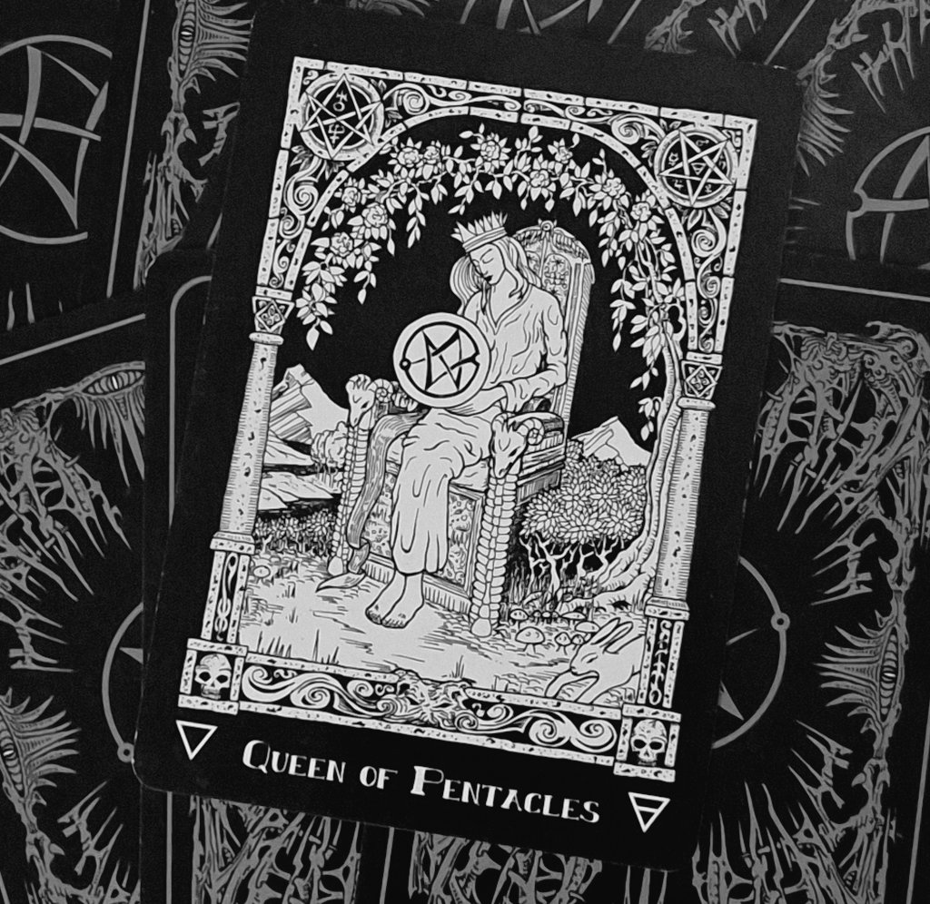 Neci_Mento's tweet photo. Memento Vitae! 
The cards have a 24hr message for you!

The Queen of Pentacles!
You have reached success, or your on your way. The evidence surrounds you even if you may not notice subconsciously! Be wary though, and watch were you leap!

Memento mori~ https://t.co/aLJwnDiZjh