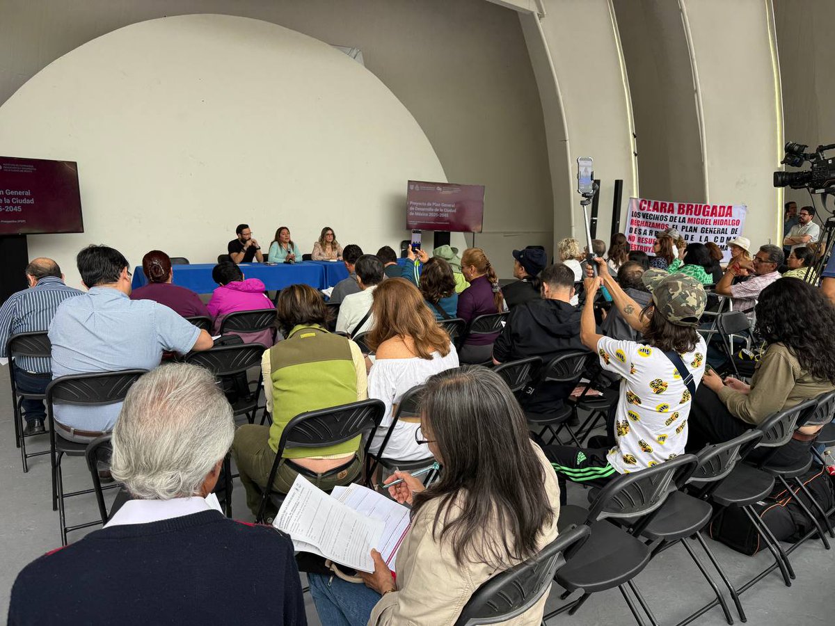 StephCarrilloS's tweet photo. El “foro” de Morena sobre el Plan de Desarrollo dejó algo claro: a los vecinos nos escuchan… pero no nos toman en cuenta.

Abrir un micrófono no es participación si el documento ya está planchado. https://t.co/t7PvDIWQ37
