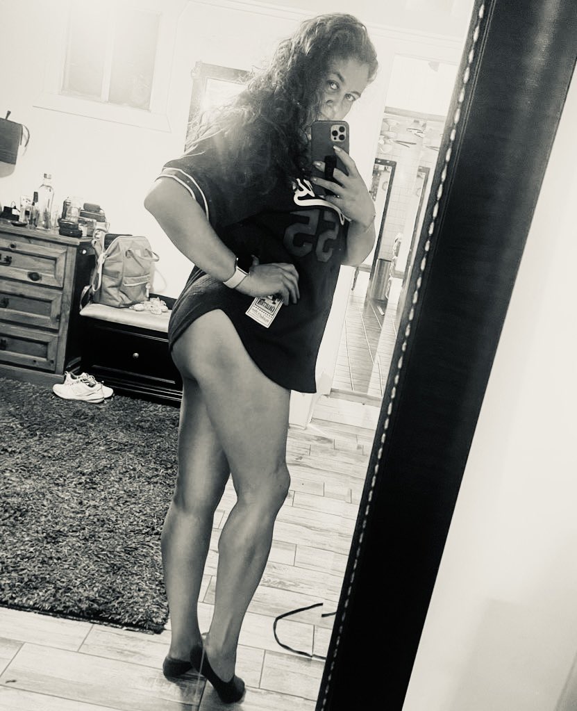 Erika With a K ~ Mexicana 🇲🇽💚❤️ (Postmans girl) tweet media