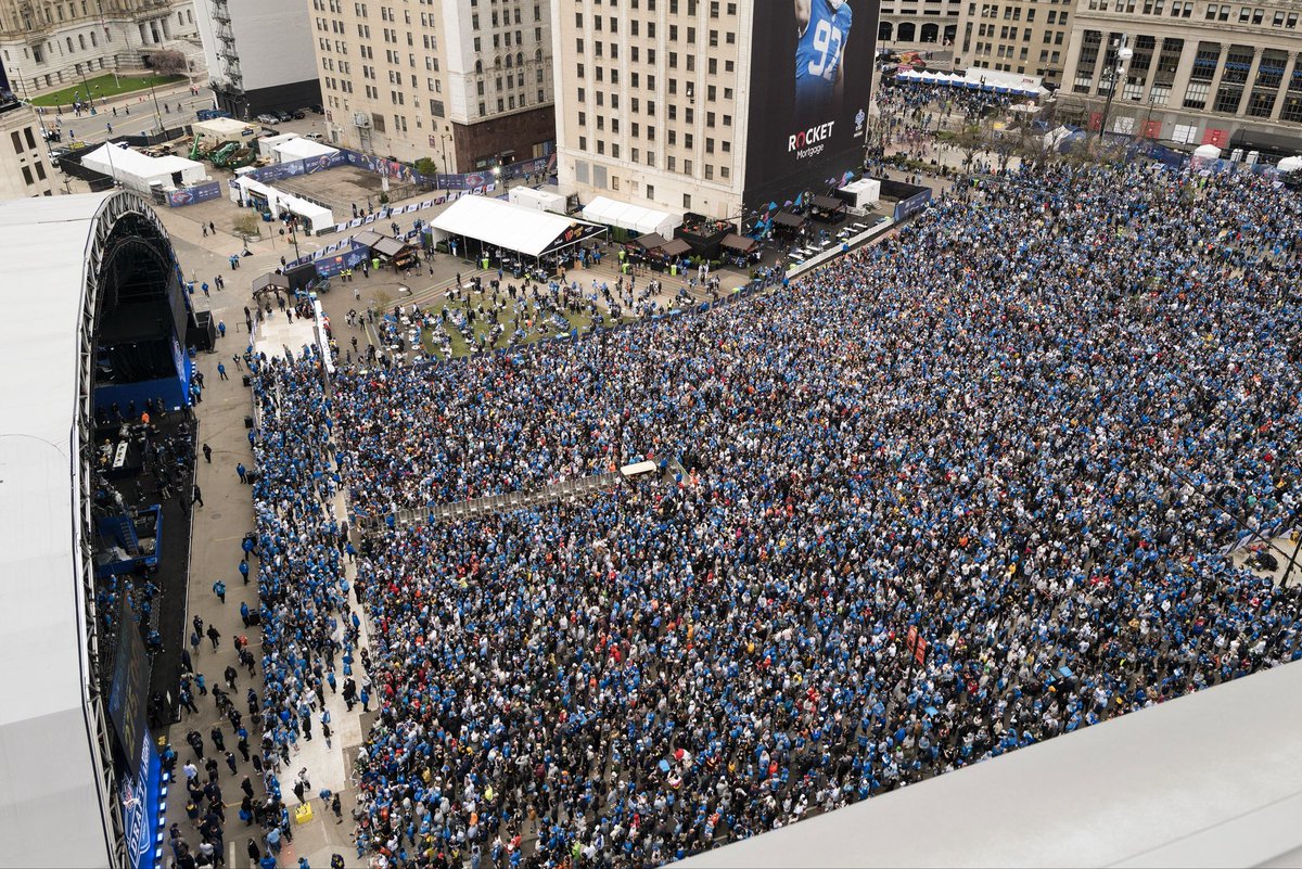 SleeperLions tweet media